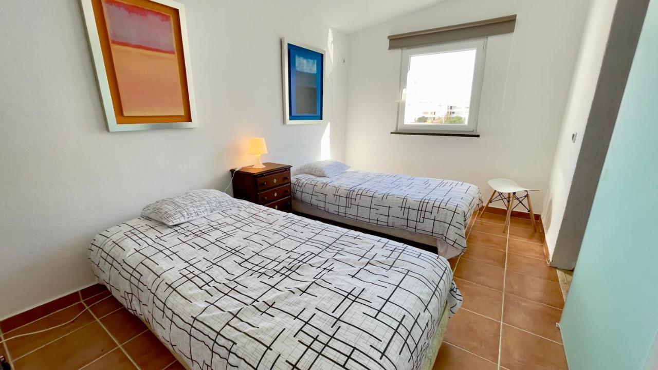 Apartamento T2 Com Terraco Grande Appartement Quarteira Buitenkant foto