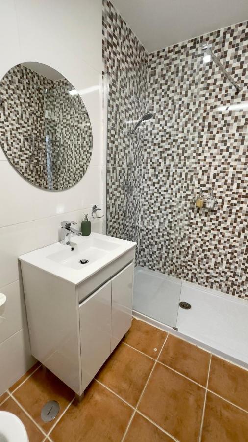 Apartamento T2 Com Terraco Grande Appartement Quarteira Buitenkant foto